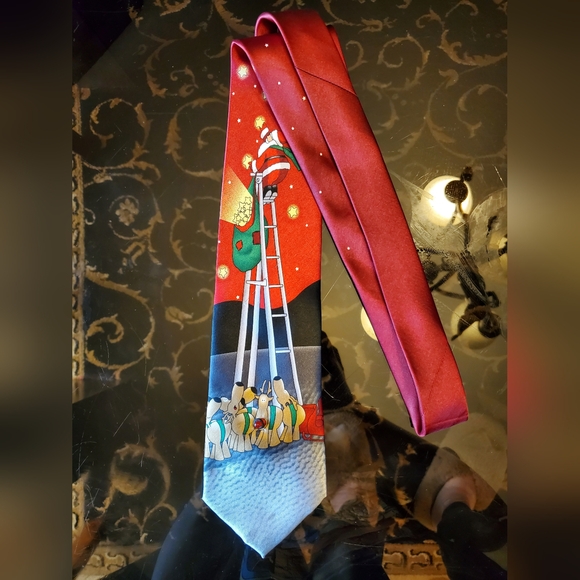 Christmas themed tie - Picture 3 of 4